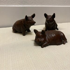 Vintage Red Mill MFG USA Set Of 2 Wooden Sitting & 1 Mother Pig Figurines